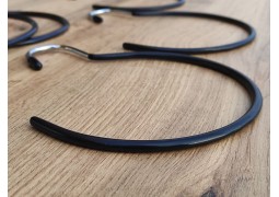 Вішалка-плечики в чорному силіконі для шарфа, хусток, краваток. 